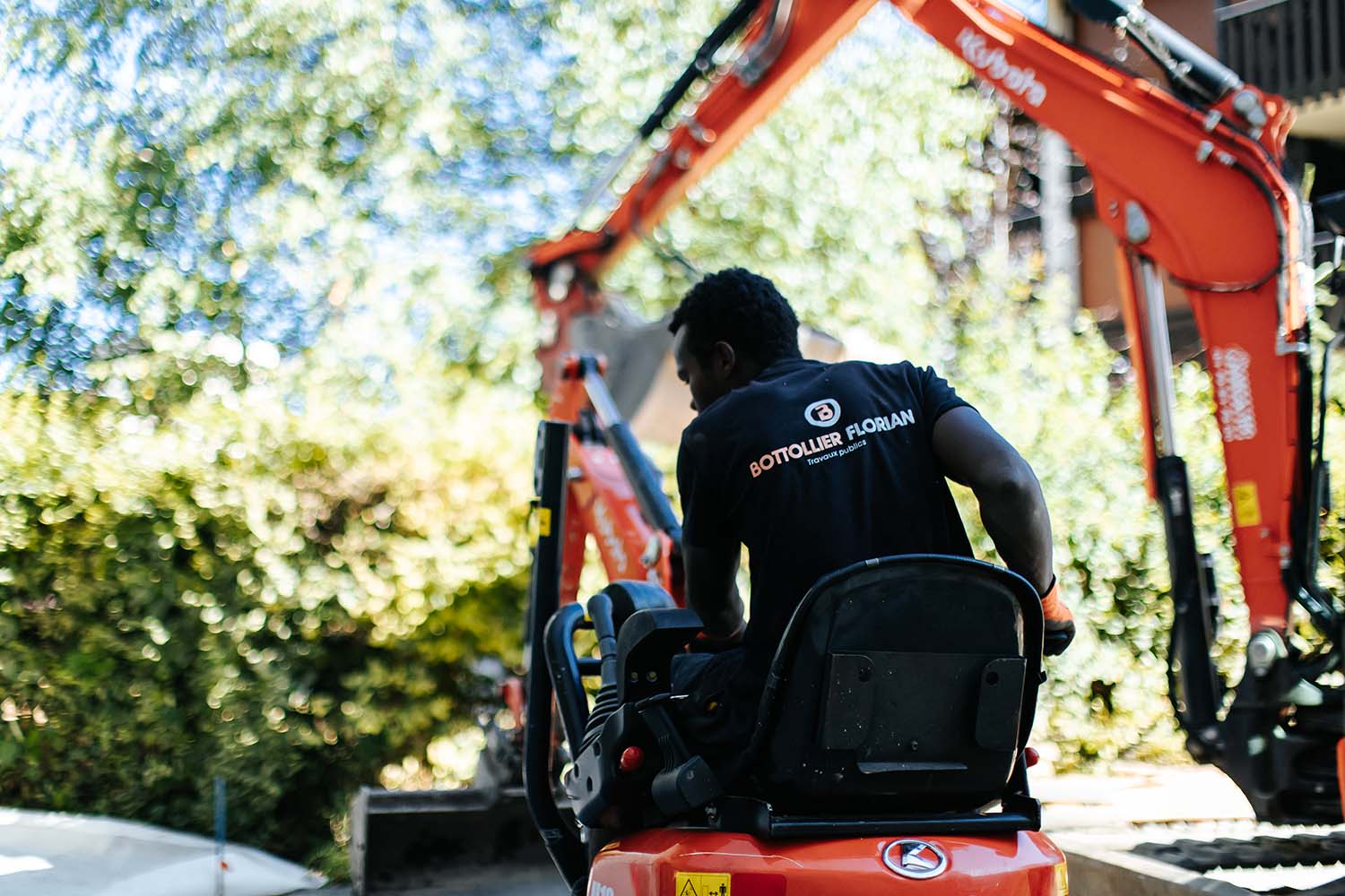 Employé BOTTOLLIER conducteur de pelle