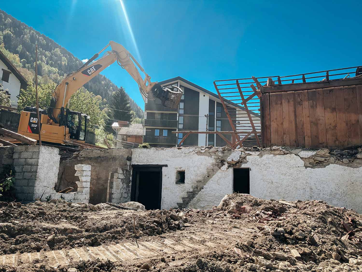 Travaux de déconstruction ancien chalet en Haute-Savoie